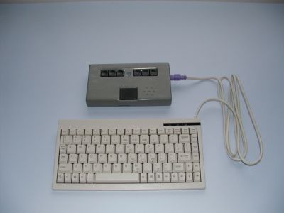 Zápisník GIN s externí QWERTY klávesnicí